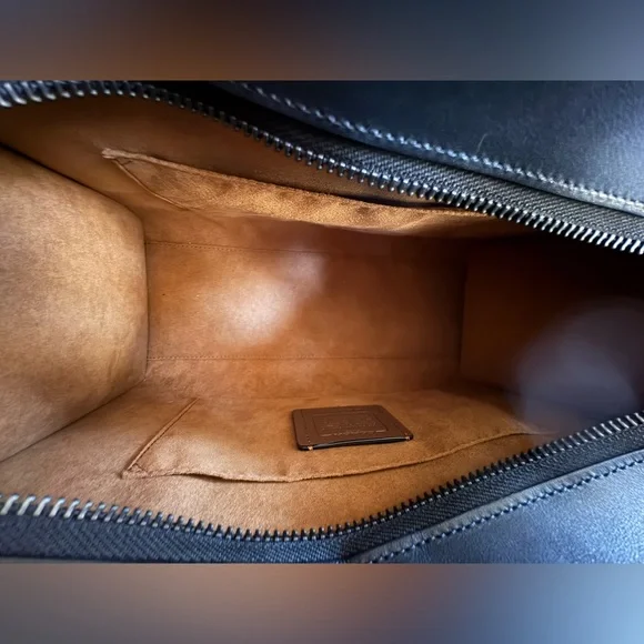 Large Andrea Carryall Bag, Used Once - Picture 4 of 9